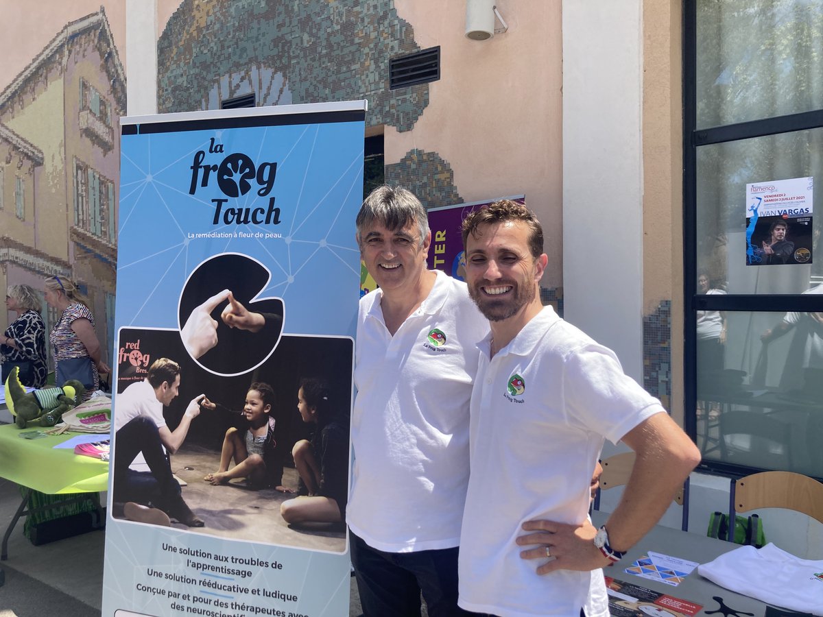 RedFrogBros's tweet image. Merci à ceux qui nous ont retrouvé hier au Colloque Musique Education Santé ! Nos grenouilles ont pu faire la connaissance de beaucoup de personnes :)
#edmus #prof #santé #colloque #dys #dyslexie #lafrogtouch #musique