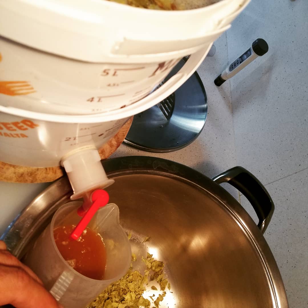 milbeerista's tweet photo. Feina acabada. Ara que treballi el llevat.
#craftbeer #cervesaartesana #cervesaartesanal #IPA #ImperialIPA #IndiaPaleAle #IndianPaleAle #cerveza #pivo #birra #pornbeer #cervesa #olut #øl #bière #localbeer #localdrink #localbrew #localbrewing #homebrewing #homebrewers #homebrew https://t.co/4IfRVUkVvv