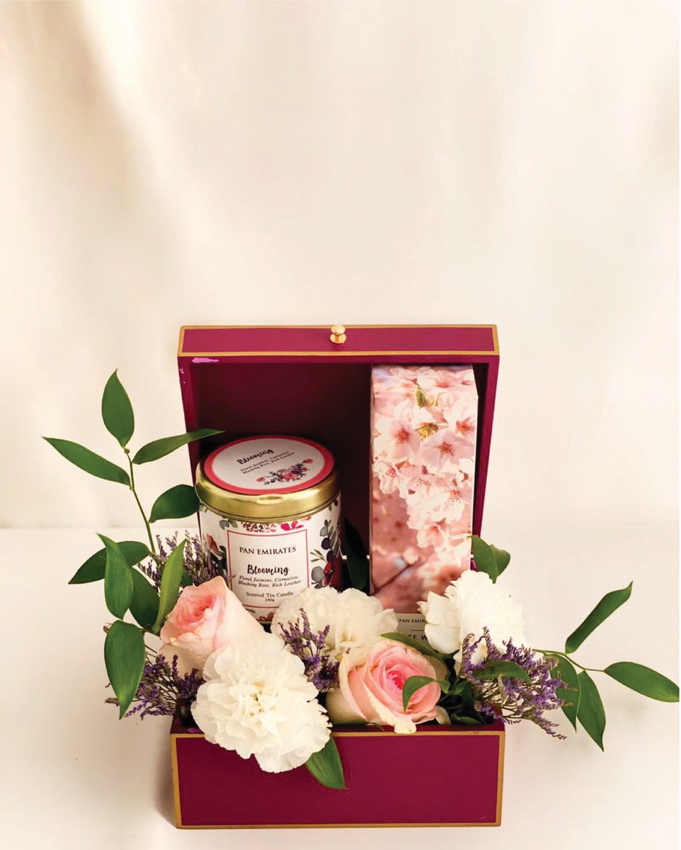 hadaya_om's tweet photo. Candle & Diffuser gift set โค๏ธ
Available at our website & hadaya app ๐โฅ๏ธ
#hadaya #oman #gift #giftset #flower https://t.co/t9tvth2kdK