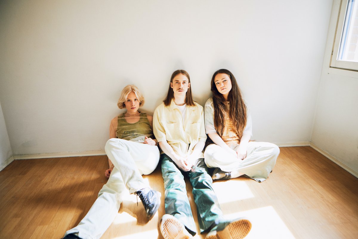 oh my lord! vi slipper album 🥺 ‘Blåøyd’ ute 20. august!!! gleder oss sååå mye til å vise dere det vi har jobbet med!