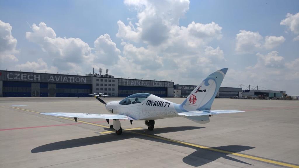 #Czech ultralight #aircraft #Shark, fastest in the world, has taken off from Prague to present itself in #Mongolia and extend the scope of 🇨🇿🇲🇳 cooperation in #civilaviation. Registration number OK-AUR 71, to symbolize 71 years of diplomatic relations + 4 powers on the wings.🛩
