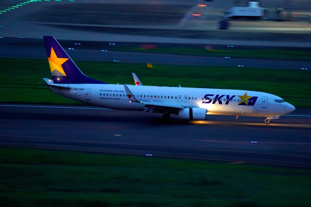 masajtak's tweet photo. #2021年6月26日
#羽田空港
#第1ターミナル
#スカイマーク
#JA73NP
#737-800
#Boeing 737-8HX
#ハート
#流し撮り https://t.co/bsO1BXaD51