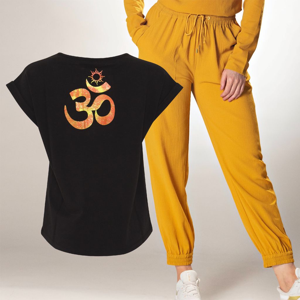 Let the power of OM guide you for the coming week.
Ease into these cozy joggers, and stay there all day. 
What better way to end the week?
Shop now: buff.ly/3lBeJRi
Available in Sizes XS – 4 XL
#yogaweek #takeiteasy #dailybasics #stylingideas #joggers