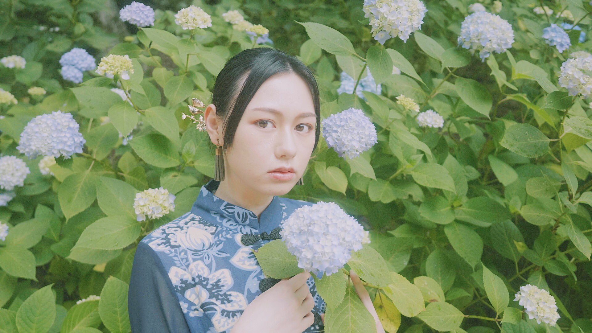 久保 樹莉亜 Youtube Video Portrait 6 今日upしました 6月 梅雨ということで今回は紫陽花です 梅雨のしっとりとした雰囲気と雨で澄んだ空気を感じてもらえたら嬉しいです T Co K3u5kbwrgp たくさん観てね チャンネル登録も