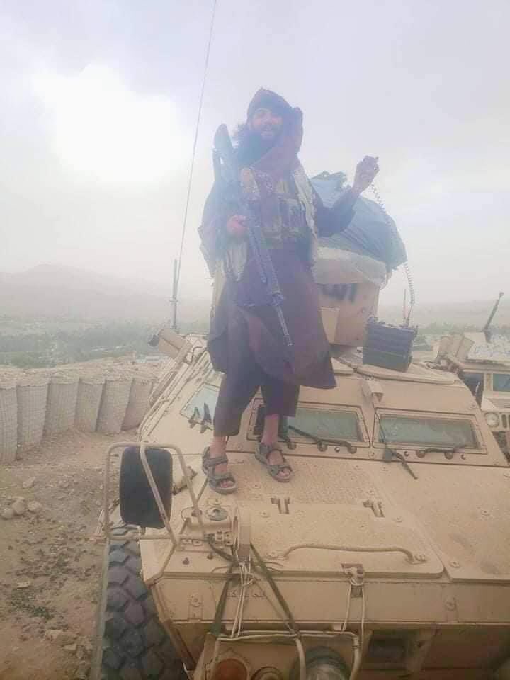 Himat75's tweet photo. 200 #AfghanArmy soldiers surrendered to #Taliban in #Sayedabad district of #Wardag province. 
20 armoured vehicles including APC and 30 Ford Rangers pickups , 300 infantry weapons and 2 125 mm artillery cannons captured as war spoils https://t.co/sauMEWrjIz