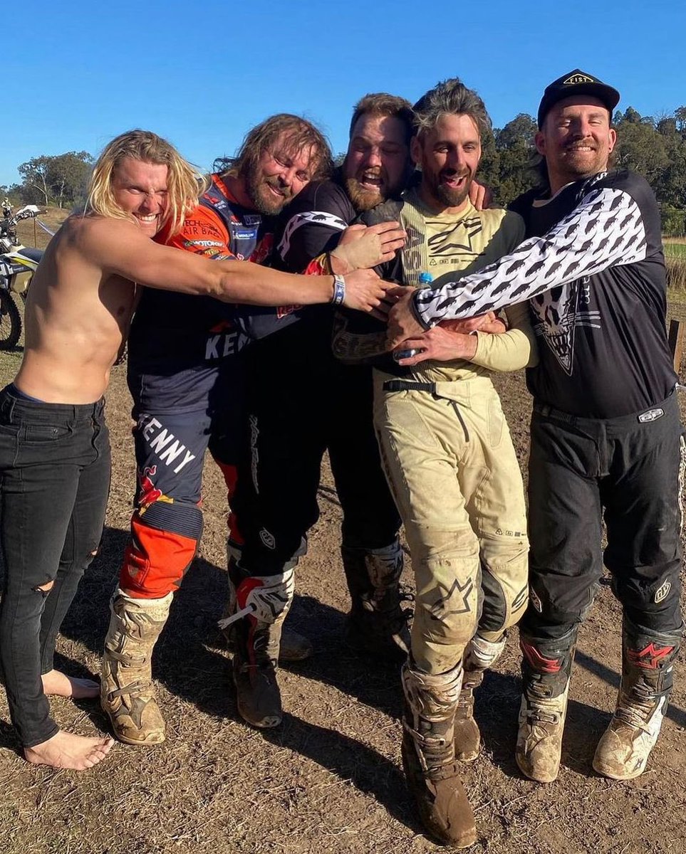 tobyprice87's tweet image. Epic day away with the boys riding the Transmoto #8Hour 🤘🏼 Felt good to be back on the bike, around the 6 hour mark I started to hit a wall, probably asking a bit too much after 6 months off 😂  Anyway, good times rolling around with this crew!