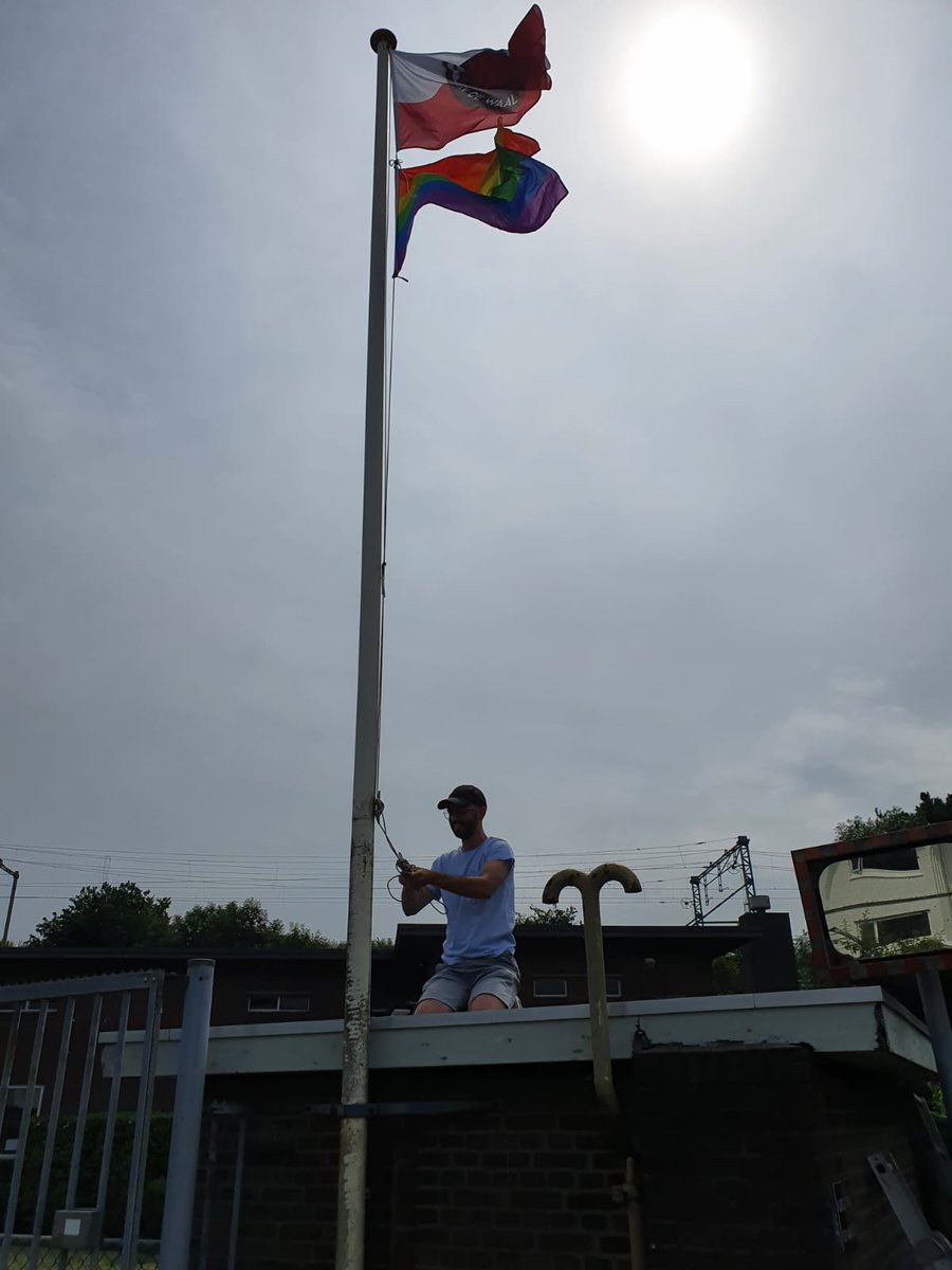 rvdewaal's tweet photo. Vandaag heeft Cédrique Ortmans en Anne Bos namens de club de regenboogvlag op ons terrein gehesen. Bij ons mag je zijn wie je bent! #onelove #lhbti https://t.co/05cbbycwJa