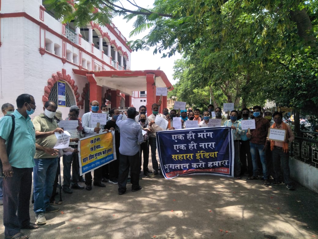 #JusticeForSaharaIndiaInvestors 
#सहारा_भुगतान_करो_हमारा 
<a href="/PMOIndia/">PMO India</a> <a href="/rashtrapatibhvn/">President of India</a>   <a href="/SCofIndia/">SupremeCourtOfIndia</a> <a href="/SEBI_India/">SEBI_Awareness</a> <a href="/suchetadalal/">Sucheta Dalal</a> <a href="/Swamy39/">Subramanian Swamy</a> <a href="/Subrataroysahar/">Subrata Roy Sahara Fan Club</a>  आप सभी महानुभावों से अपील हमारा पैसा सहारा से भुगतान करवा देवें। पैसा हमारा है फिर भी आप से दया की भीख मांगनी पड़ रही है। रहम करो