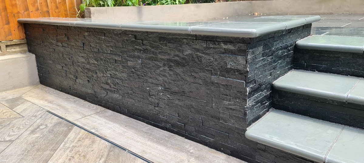 ProjectLandsca3's tweet image. A small garden transformation completed over the last couple of weeks. Products included @MarshallsGroup Casarta Slate, with Symphony Plus Planks. The wall and steps consisted of Dry Stack Nero Quartzite with Bullnose Slate capping. 

#garden #home #burystedmunds #thurston