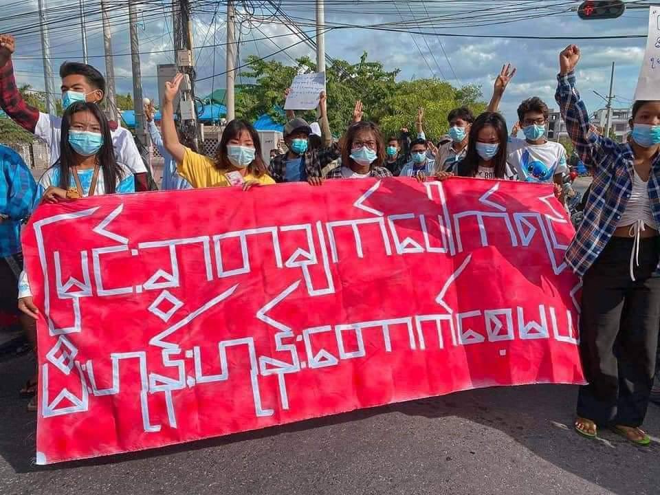 Neon1713's tweet photo. Mandalay’s strike of university students to abolish the terrorist military council.  #WhatsHappeningInMyanmar  #RecognizeNUG  #June27Coup https://t.co/s0kKnBFf5h