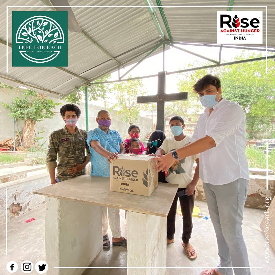 treeforeach's tweet photo. Making sure that we reach out to each and every individual in need, we are providing dry ration kits to the people who are in extreme need in collaboration with @RiseIndia2030
#treeforeachfoundation #foodforeach #covid19 #pandemic #coronavirus #freefood #quarantine #isolated https://t.co/ibMCvgkUeE