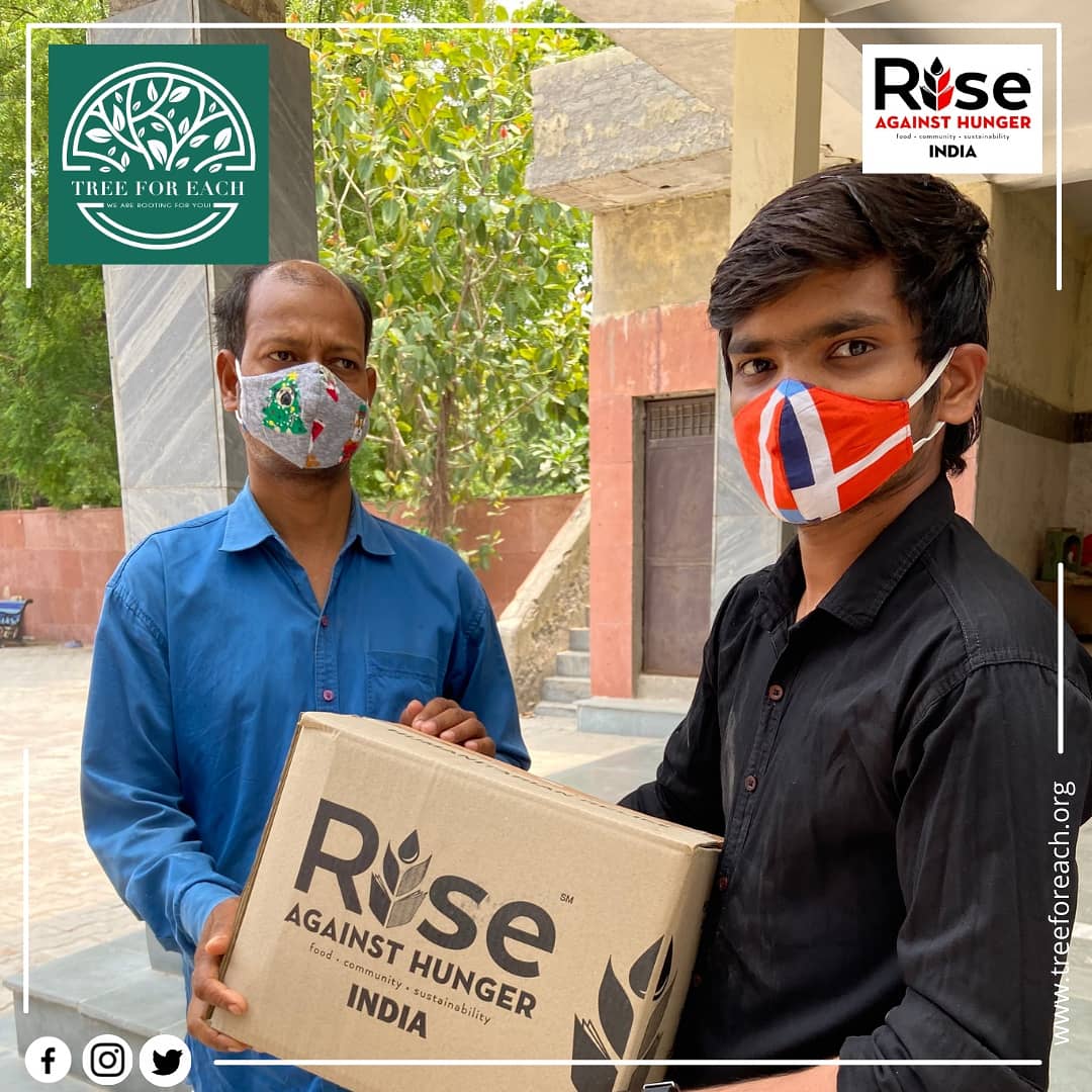 treeforeach's tweet photo. Making sure that we reach out to each and every individual in need, we are providing dry ration kits to the people who are in extreme need in collaboration with @RiseIndia2030
#treeforeachfoundation #foodforeach #covid19 #pandemic #coronavirus #freefood #quarantine #isolated https://t.co/ibMCvgkUeE