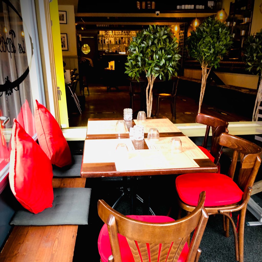 LasTapasDeLola's tweet photo. Some #lastminute cancellations tonight around the 9pm mark if the fancy tickles you πβ€οΈπ #lastapasdelola #weatherproofed terrace @last_table https://t.co/wxAeZNsg8H
