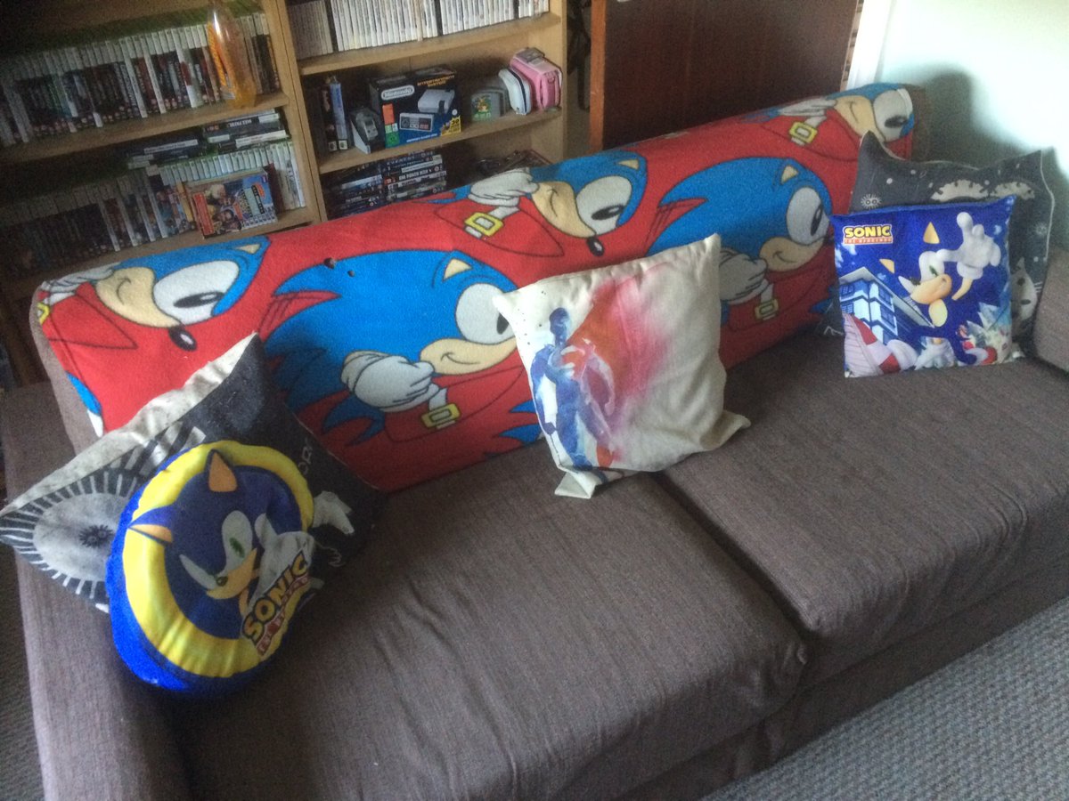 sy_retro's tweet photo. Having something comfy to sit on is highly important especially for those gaming sessions 🤩🤩#gaming #gamingsofa #sofa #videogames #youtube #YouTuber #games #videos #sega #PlayStation #Xbox #Nintendo #whichwaygames https://t.co/ryipa9e7Cc