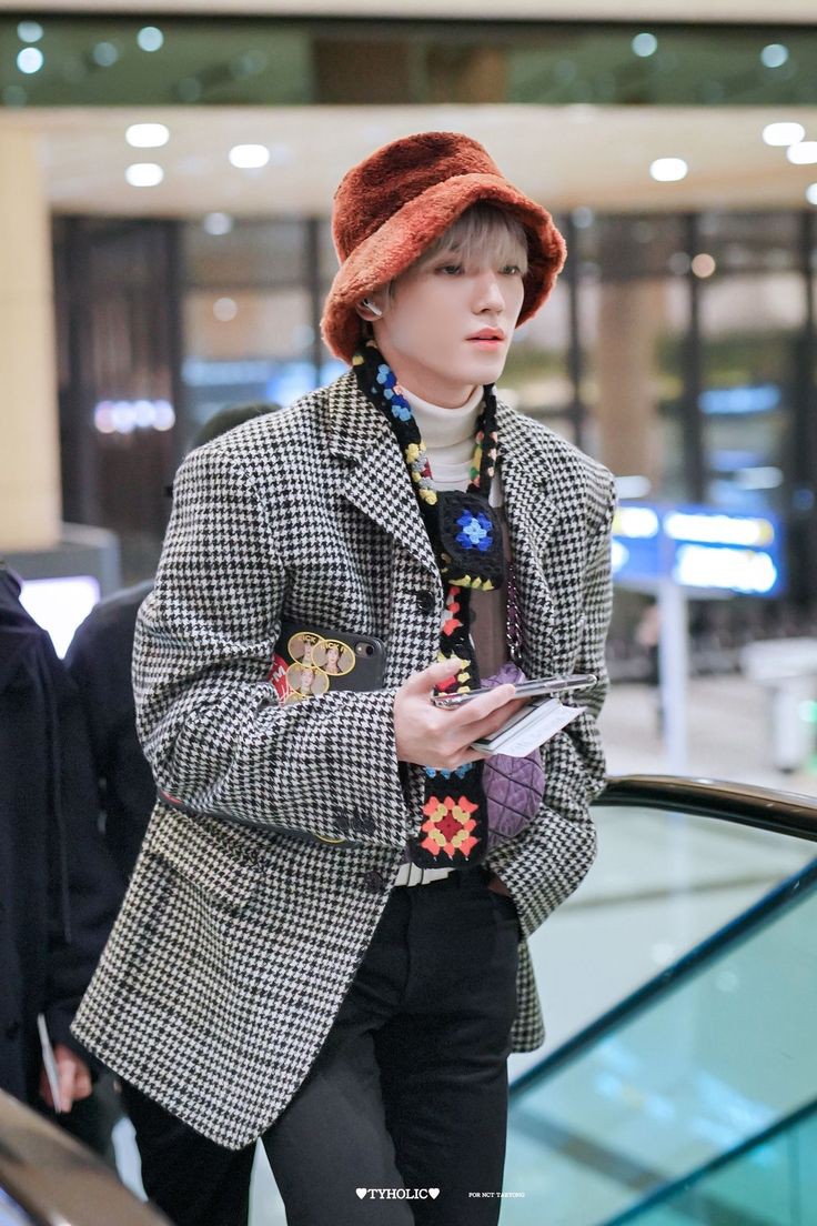 jjunygl's tweet photo. 🌹DAY 27🌹
— favorite Taeyong's outfit??
i really like these two, one is unique and colorful the other is simple but i really like it 👍😍 
#TAEYONG #NCT태용 #テヨン 
#29_days_with_taeyong
#29일_태용_챌린지
@NCTsmtown_127 @NCTsmtown @superm https://t.co/squMCR5KNZ