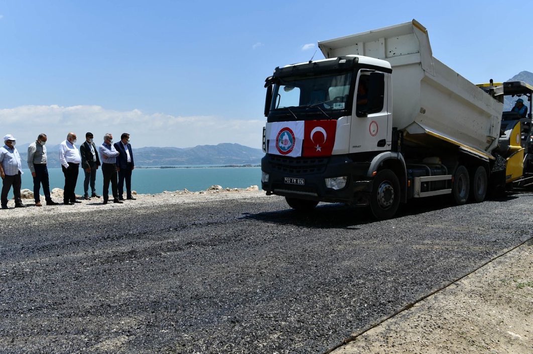 Özel İdare asfalt çalışmalarına Eğirdir-Bedre yolunun sıcak asfalt kaplama çalışmaları ile başladı. Bizlere her daim destek olan Sn TBMM Başkan Vekilimize, Sn Vekillerimize, Sn Valimize teşekkür ederim. Yapacağımız Çalışmalarımızın ISPARTA’mıza hayırlı olmasını temenni ederim.
