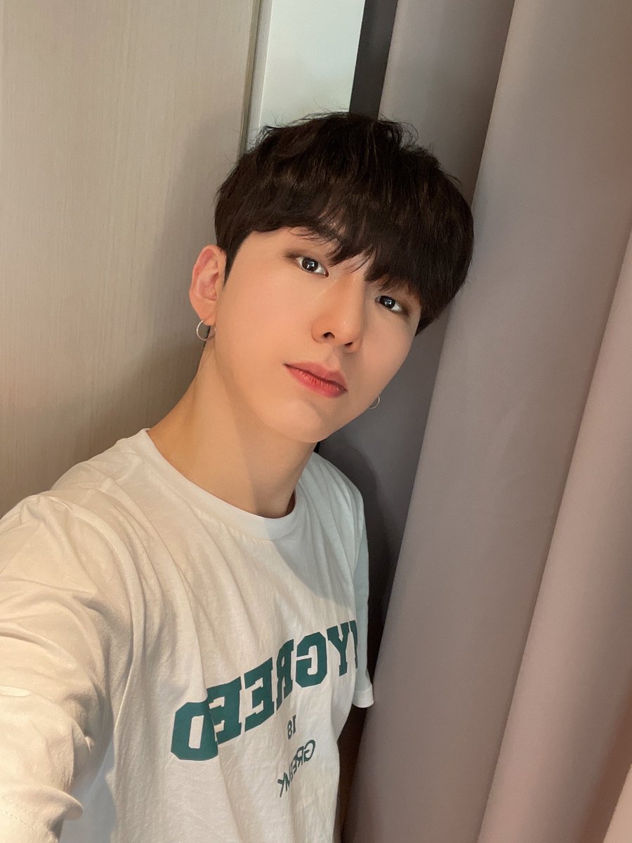 OfficialMONSTAX's tweet photo. 몬베베 오늘 하루는 어땠어요???
여기는 갑자기 비바람 엄청 불어요ㅠ
How did you spend your day MONBEBE???
It’s suddenly gotten so rainy and windy here #기현 https://t.co/jqHSsGTNnD