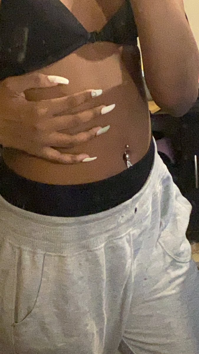 sl3azya's tweet photo. @YOYOLALA55 @AsianDaBrattt I’m in the 9th grade and got my belly pierced 😂😂😂😂 https://t.co/CnA42mOOsu