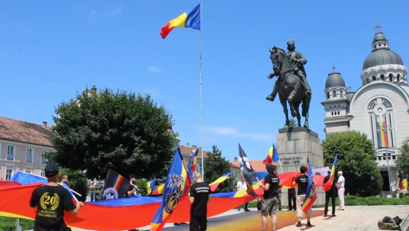 #ZiuaDrapelului Naţional al României – 26 Iunie, a fost sărbătorită la #TârguMureș printr-un eveniment deosebit. Alături de Comunitatea Identitară, au participat Societatea Cultural-Patriotică “Avram Iancu” şi Noua Dreaptă.
[Articol complet pe site. Link în descriere]