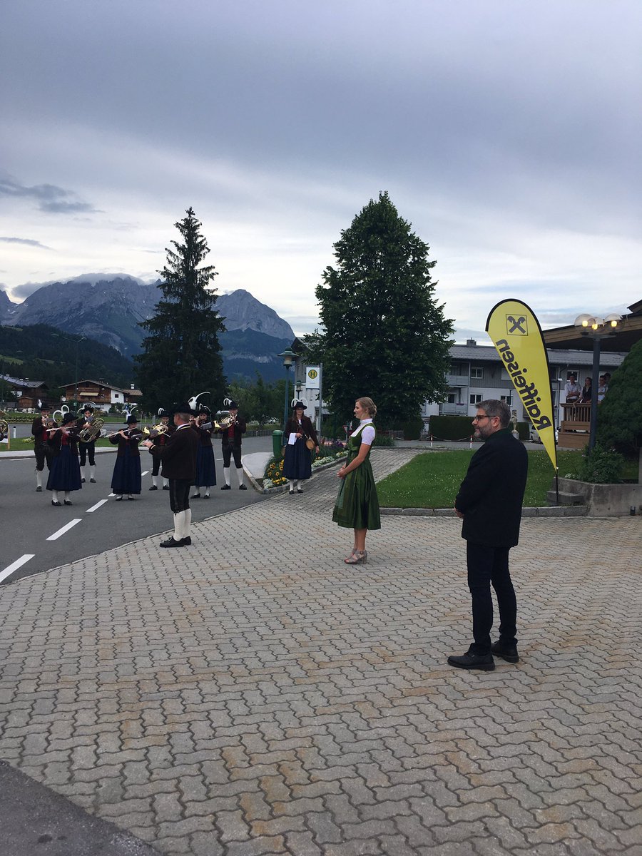IreneW1812's tweet photo. #Medaillenehrung für #Biathlonwetlmeisterin #LisaHauser in Reith bei Kitzbühel https://t.co/odajQpoyw7