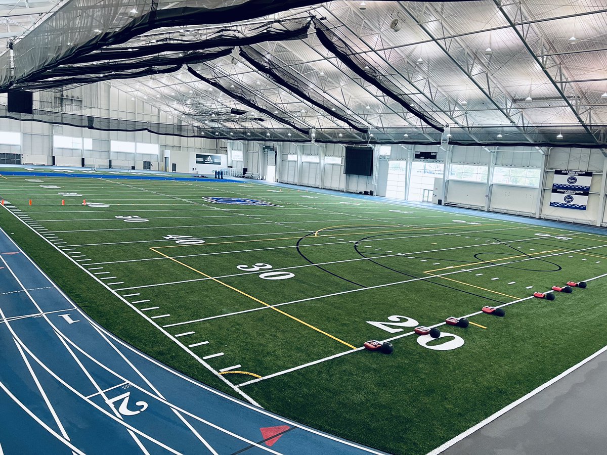 CamJack1027's tweet photo. Out in Michigan for the @gvsufootball camp today. Ready to put in work. 💪🏾💨 https://t.co/LGbQbWcow5