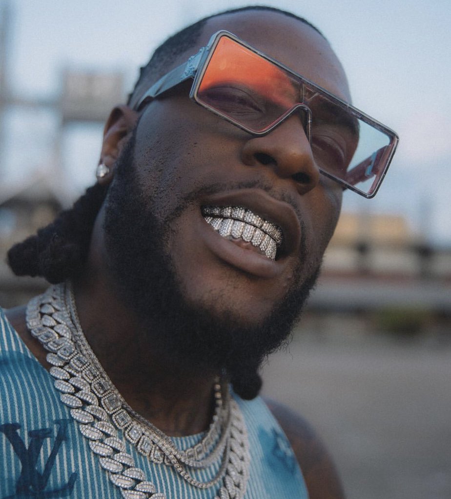 topchartsafrica's tweet image. Personalities with multiple #1 Placements on the #AfricaSocial40 chart
✨@wizkidayo -  3x #1 
✨@itsLaycon - 3x #1 
✨@burnaboy - 2x #1 
✨@davido - 2x #1