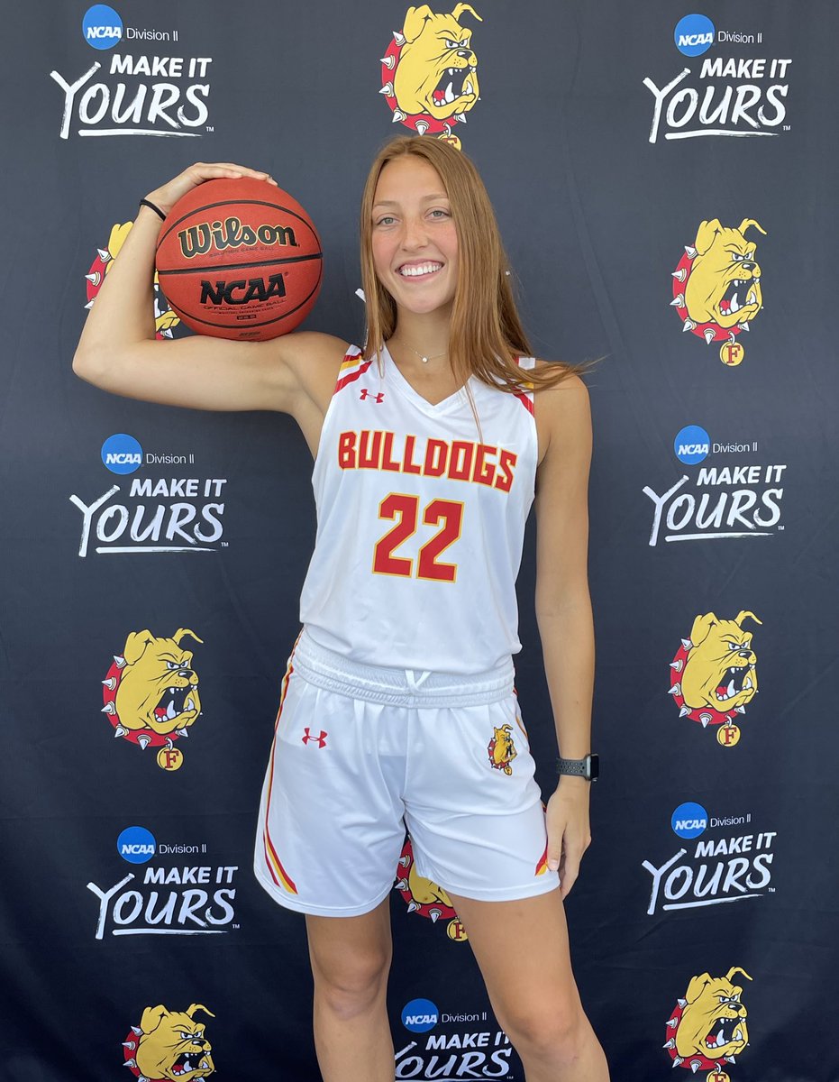 Mia Riley tweet media