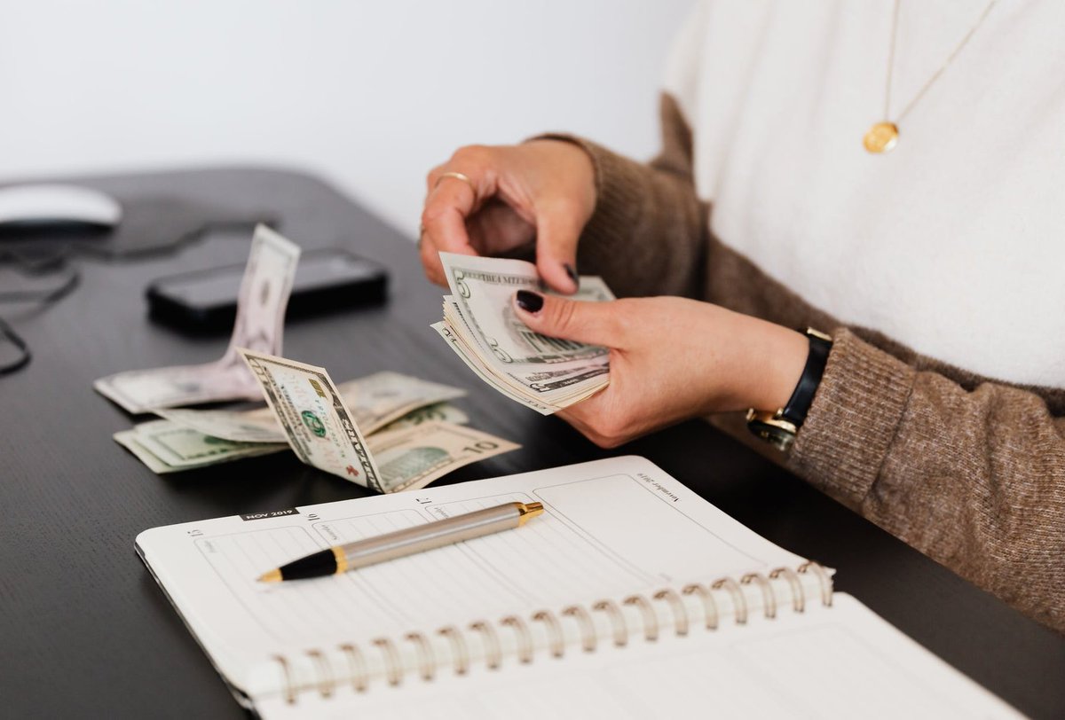CreamtechInc's tweet photo. It's difficult to go from being a couple or a single person living alone, to suddenly having children to care for.

All these responsibilities can be a hassle and also a financial burden. So here are some exciting #BudgetPlanning tips for #NewParents: 
https://t.co/lBvV0S6j0i https://t.co/634MufnWld