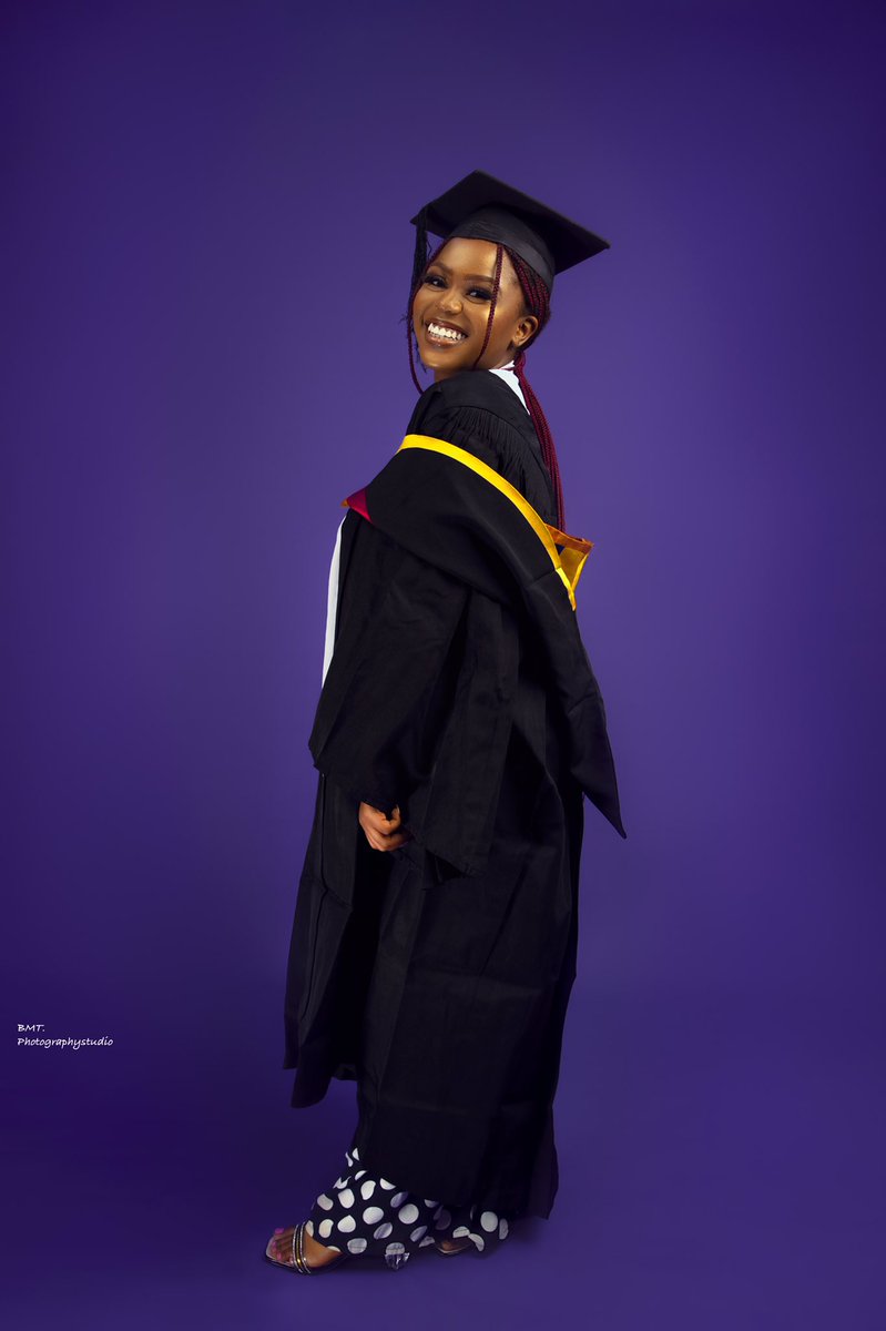 redd_berries's tweet photo. BSC. INTERNATIONAL LAW AND DIPLOMACY 🍾👩🏽‍🎓👑 https://t.co/DNmcGnfedZ