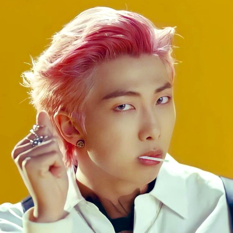 iSwoonforJoon's tweet photo. namjoon radiates the same insane energy with his dragon eyes and lollipop… 🥴🥵 https://t.co/QUlsTIc3ZU