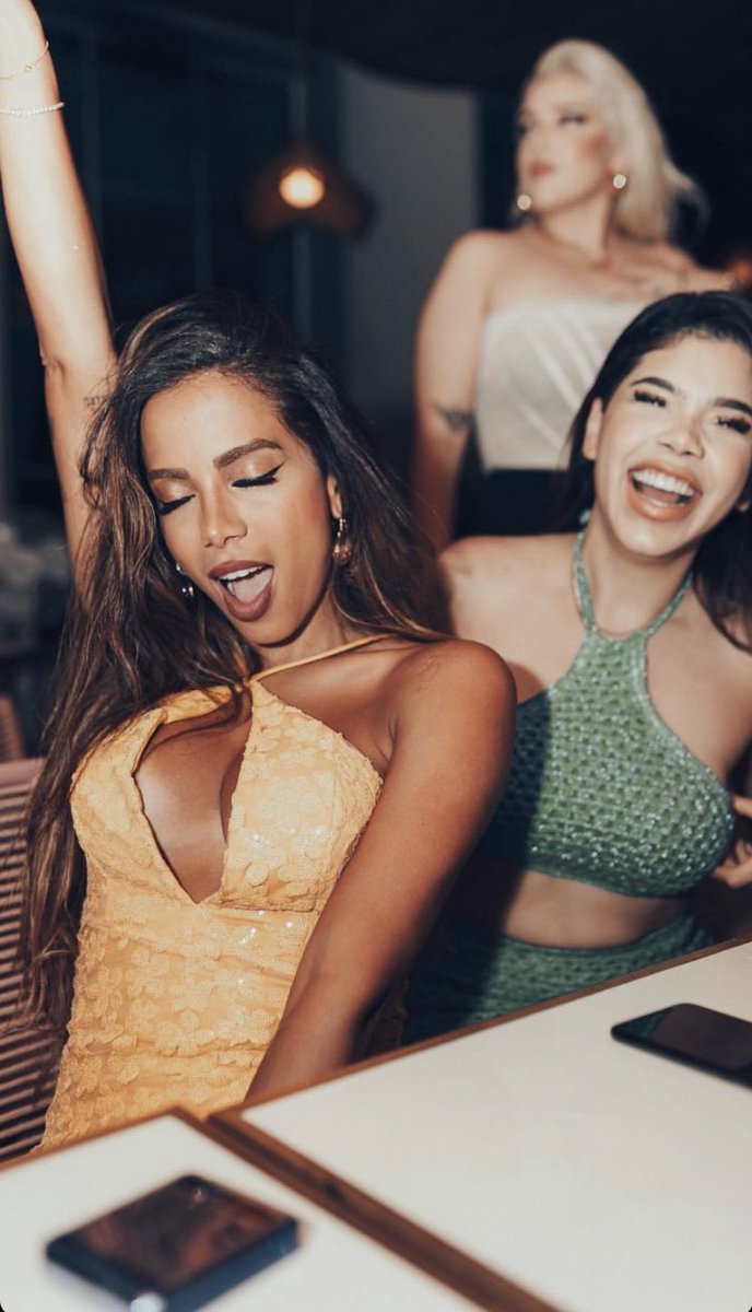 envolverxr's tweet photo. 🚨 | Tenemos que votar por nuestras reinas!

🗳 | 50 respuestas por persona
🔃 | 150 RTs

#PremiosMTVMIAW
#MTVLAICONOKENIA
#MTVLASTORIADORKENIA
#MTVLAFANDOMKENINIS
#MTVLAPAREJACACHE 
#MTVLABICHOTAANITTA
#MTVLACRUSHJOACO https://t.co/fSgwmkdVuZ