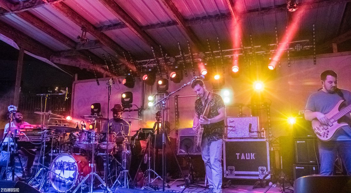 215musicNet's tweet photo. #MiniBeard Saturday night headliner @TAUKband leading the dance party on the beach last night at Paradise Lakes https://t.co/4eN2V3Aofg