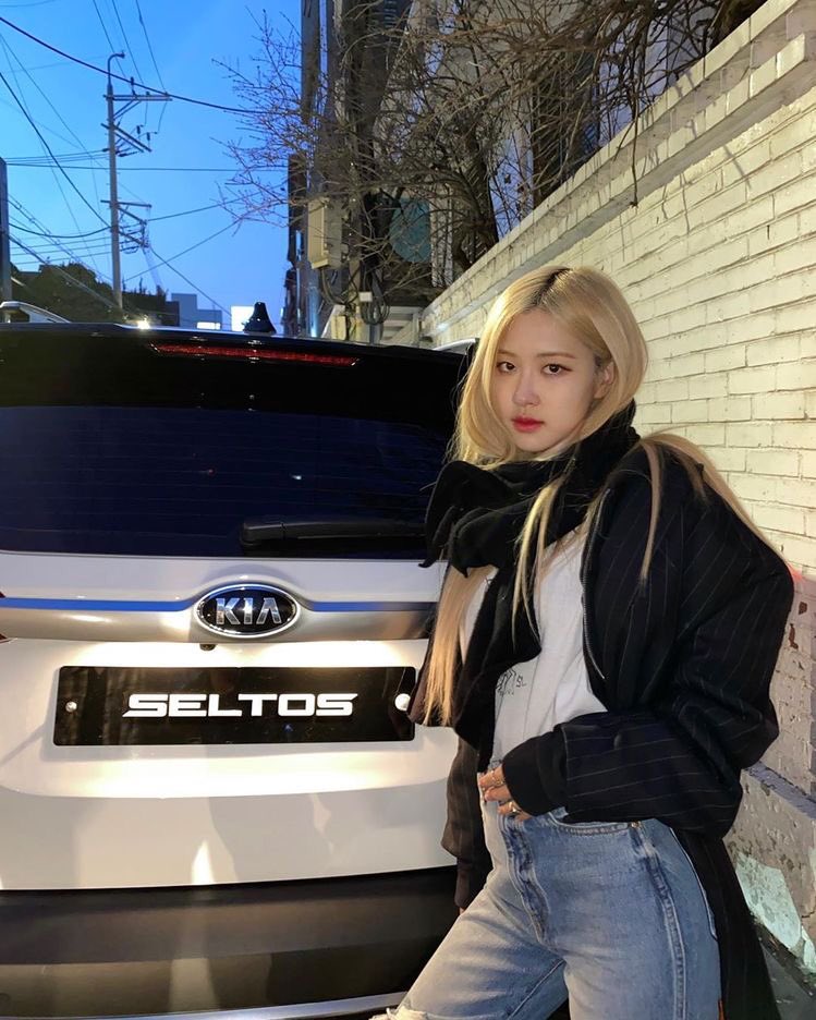 B1NIBINl's tweet photo. ㅤㅤ

              9:12 pm | sns update :

              📍Louviere Estate, 
                 Valle Verde III 

     lumabas para maiba background. 
     thank you sa pic manong roger 😸
     ♕ https://t.co/fdgwKHlkTl ⠀ ⠀  ⠀ ⠀ ⠀ ⠀ ⠀ ⠀ ⠀         

 ⠀ ⠀ ⠀ ⠀ ⠀ ⠀ ⠀ https://t.co/qs2xUkeY6g