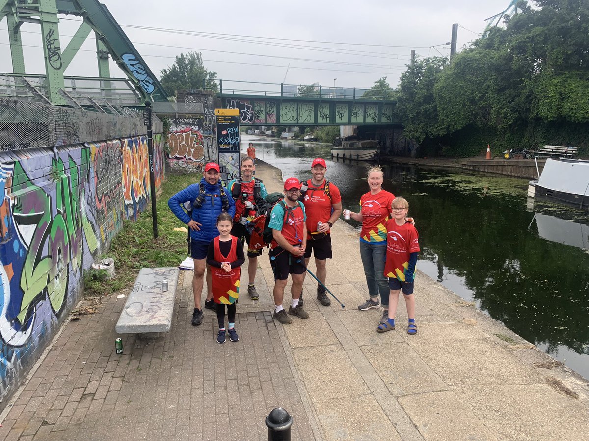 This lot are incredible - 165k in to a 186k walk for <a href="/LDNairamb/">London's Air Ambulance Charity</a>. Inspiring, heroic, awesome. An honour to clap them along for 5 minutes of their challenge. #milesformissions <a href="/DobbieAnna/">Anna Dobbie</a> <a href="/j0nathanjenkins/">Jonathan Jenkins 🚁 💙</a>