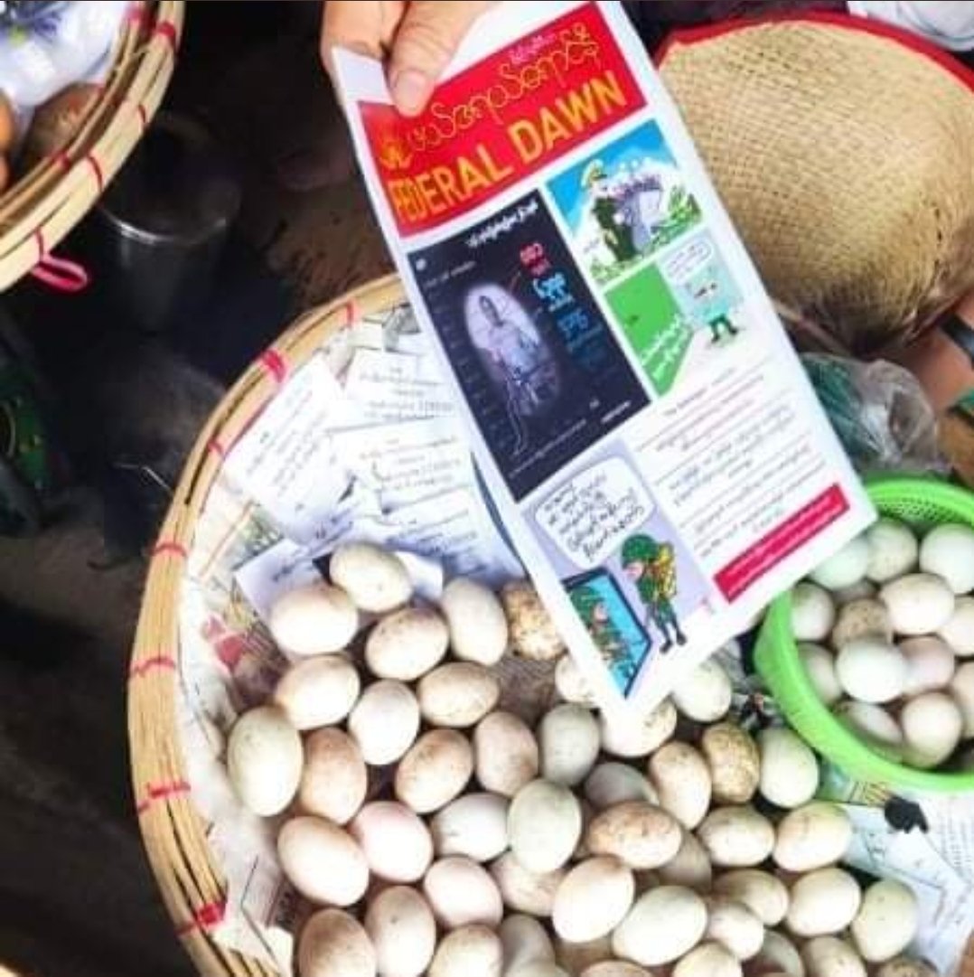 KaungKhantHto10's tweet photo. Pro democracy youths in Yangon  distributed revolutionary leaflets "Federal Dawn “ at YBS &amp; a market of #Yankin tsp, Yangon today .

#June27Coup #WhatsHappeningInMyanmar 
#RecognizeNUG https://t.co/UVwNL0Ae1j