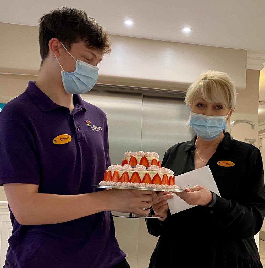 Suzanne, Lifestyles’s Lead <a href="/CareChamberlain/">Chamberlain Court Care Home</a> <a href="/HallmarkCare/">Hallmark Luxury Care Homes</a> is celebrating her birthday today and after some scheming with the help of Dan &amp; Nicky, Francisco &amp; Manu in the kitchen made her this lovely cake! Have a great day Suzanne! 🎂🥳 x