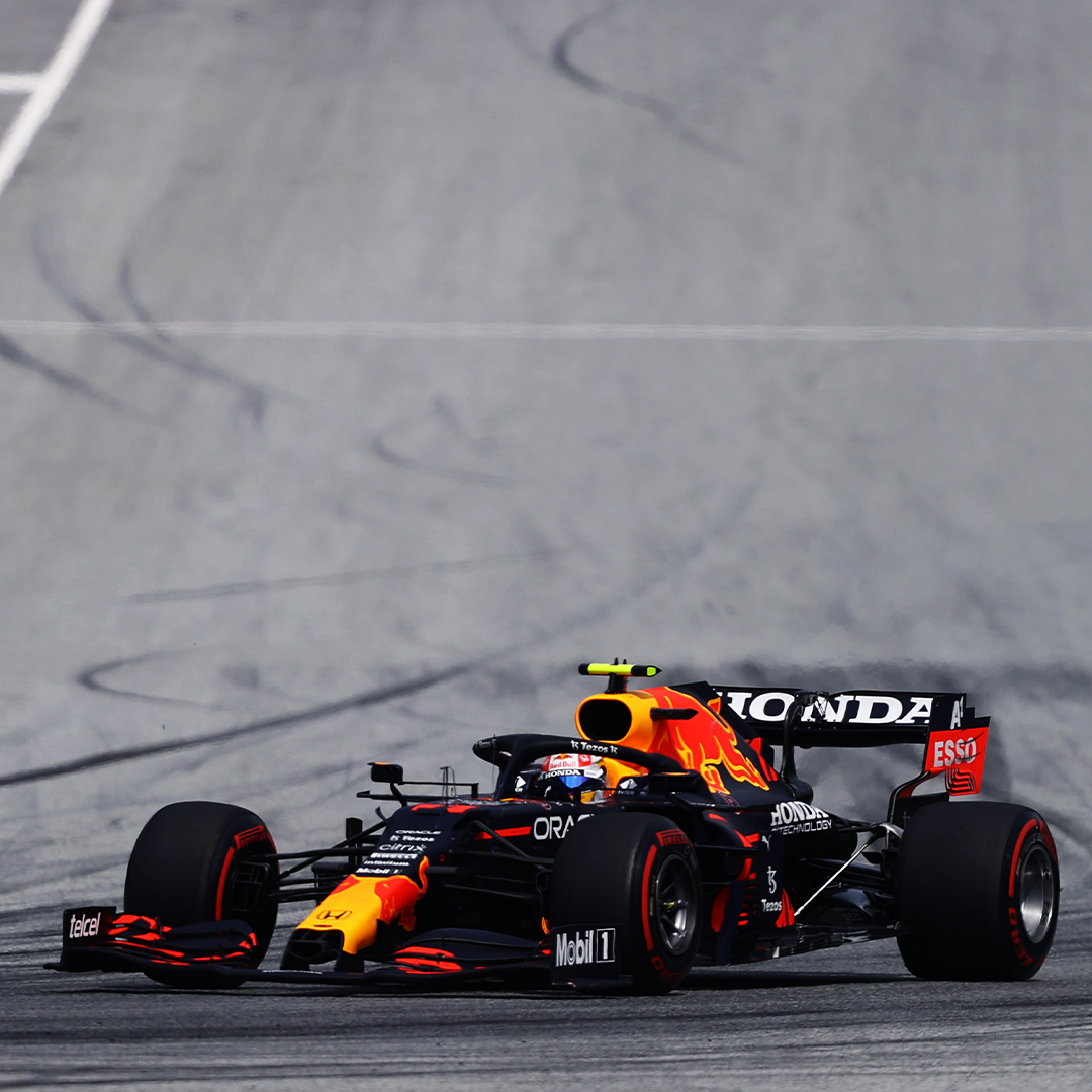 Oracle Red Bull Racing Box Box Both Bulls Pit For Hard Rubber Max Retains The Lead And Checo Is P5 Behind Bot Styriangp T Co Y7jumm6drv Twitter