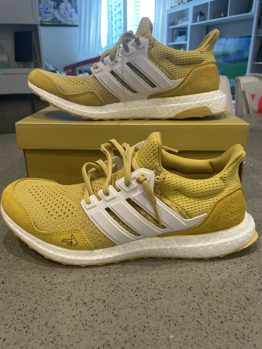derrtycal35's tweet photo. Adidas x Extra Butter x Happy Gilmore 25th Anniversary UltraBoost #HappyGilmore #boostvibes #Shooter https://t.co/KPZSRjVllm