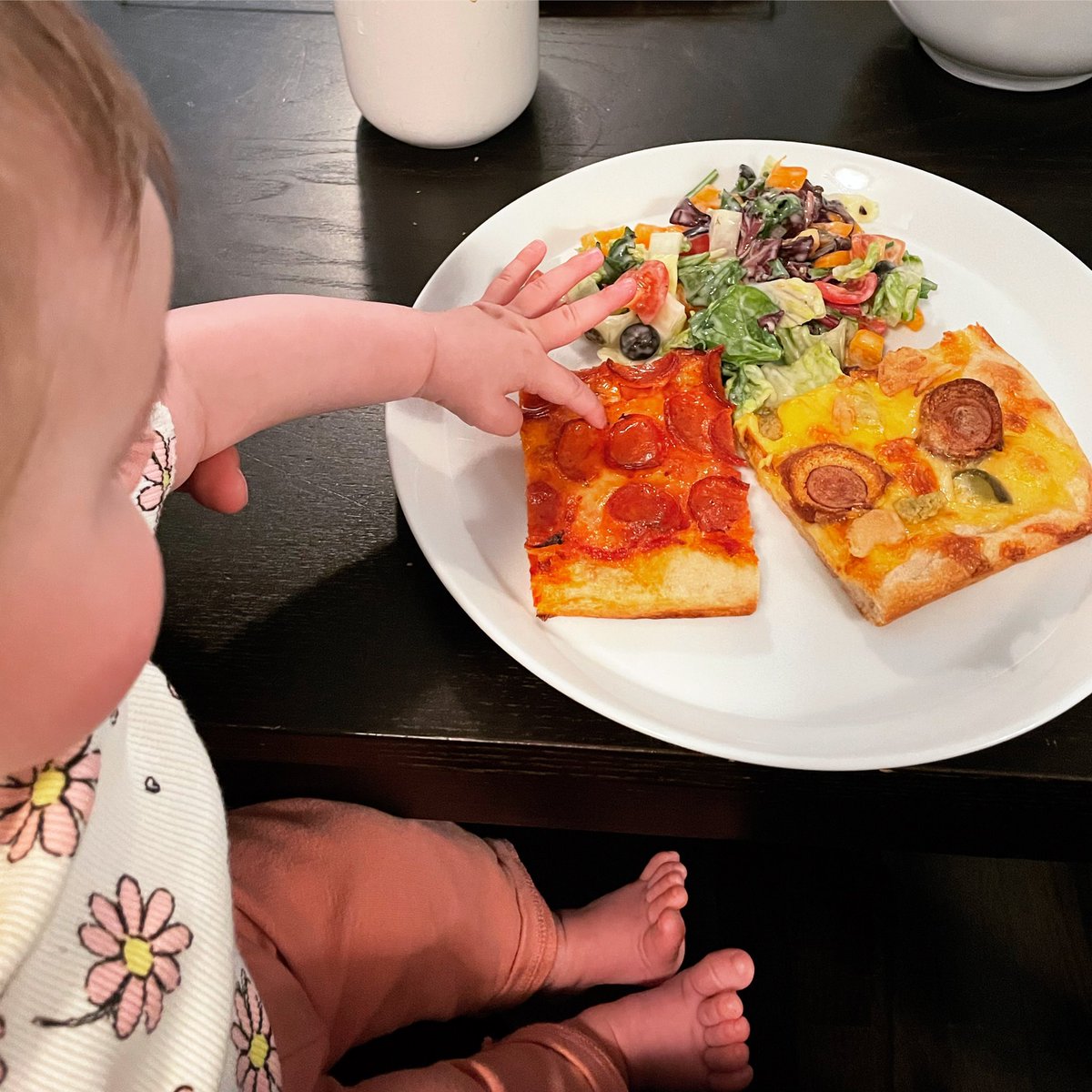 thebadtoss's tweet photo. She went right to those cupping pepperonis. The baby is into the classics. 🥰 What’s your pick? 😎

ℹ️ Pepperoni Pizza
ℹ️ versus “The Carnival” 🍕

#torontopizza #torontofoodies #to_finest #torontoblogger #eatingyyz #tastetoronto #torontolife #blogto #torontoculture #thebadtoss https://t.co/Trn2AEncUr