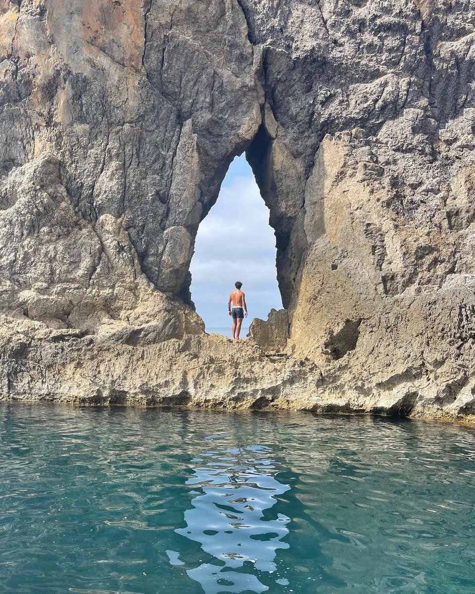 Mercurequemado's tweet image. If you think this view is amazing, just wait till you get there! Once you start exploring Al Hoceima, you’ll keep discovering breathtaking natural wonders like this. 

📸 | @pathstoexplore - @manoncliff  
📍    Al Hoceima National park 

#ALLFBLADNA #ALLTogether #UnVeilingSummer