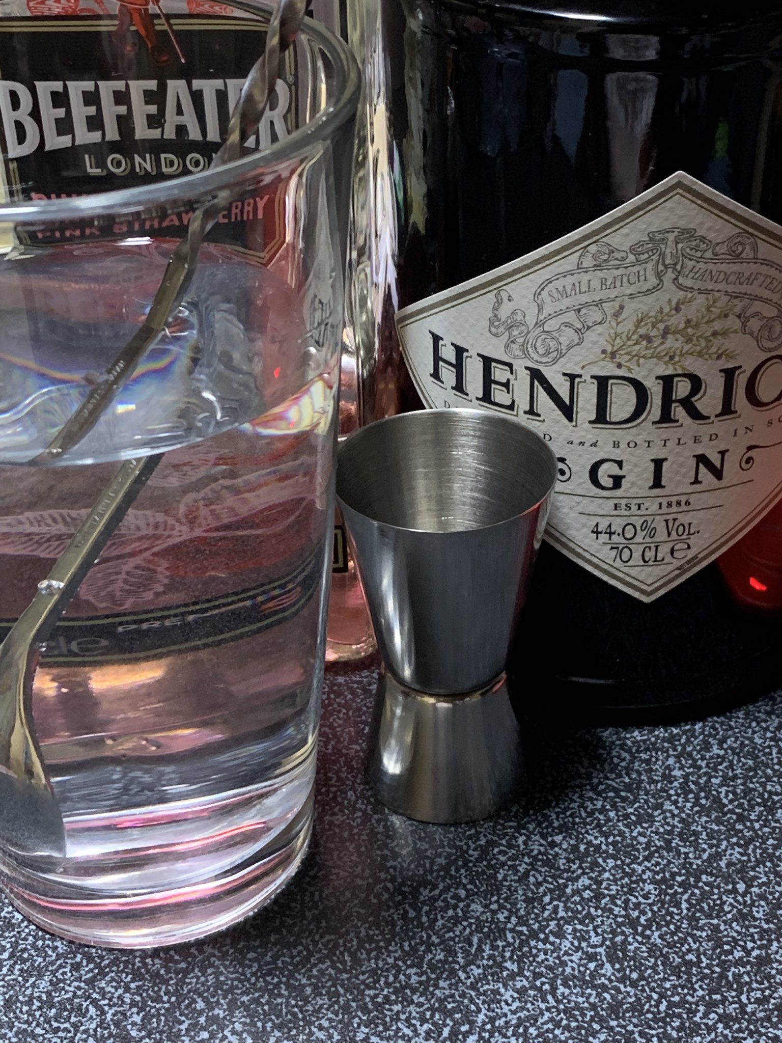 紫音 今夜の1杯 ヘンドリックス ビィーフィーター ジントニック お酒 家飲み ジン ウイスキー おつまみ Vape Vape好きな人と繋がりたい 電子タバコ T Co Ojdpxjl9ad Twitter