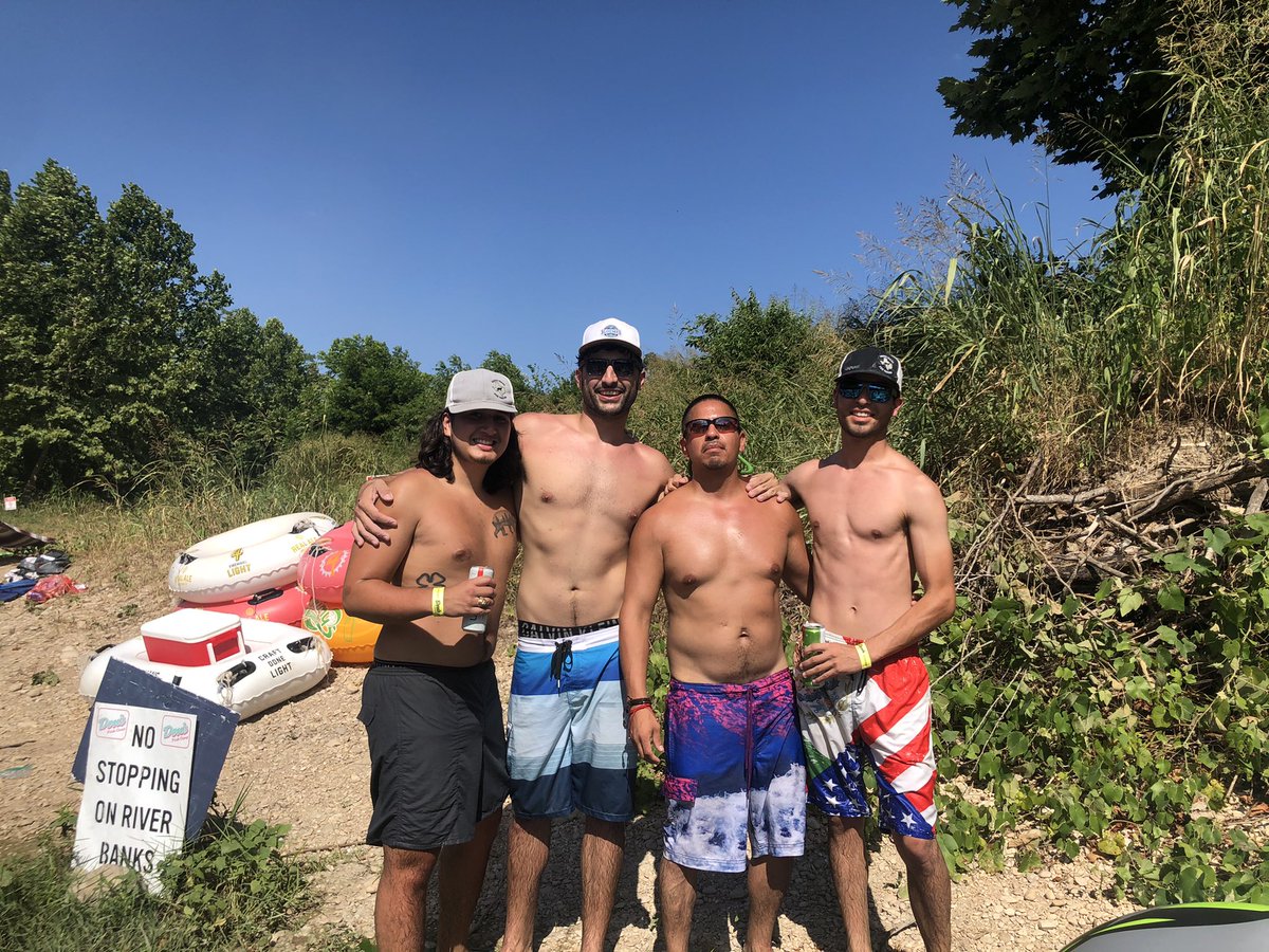 dominguez3_I's tweet photo. The river was good to us#family#brothers https://t.co/UtuG4aXPsW