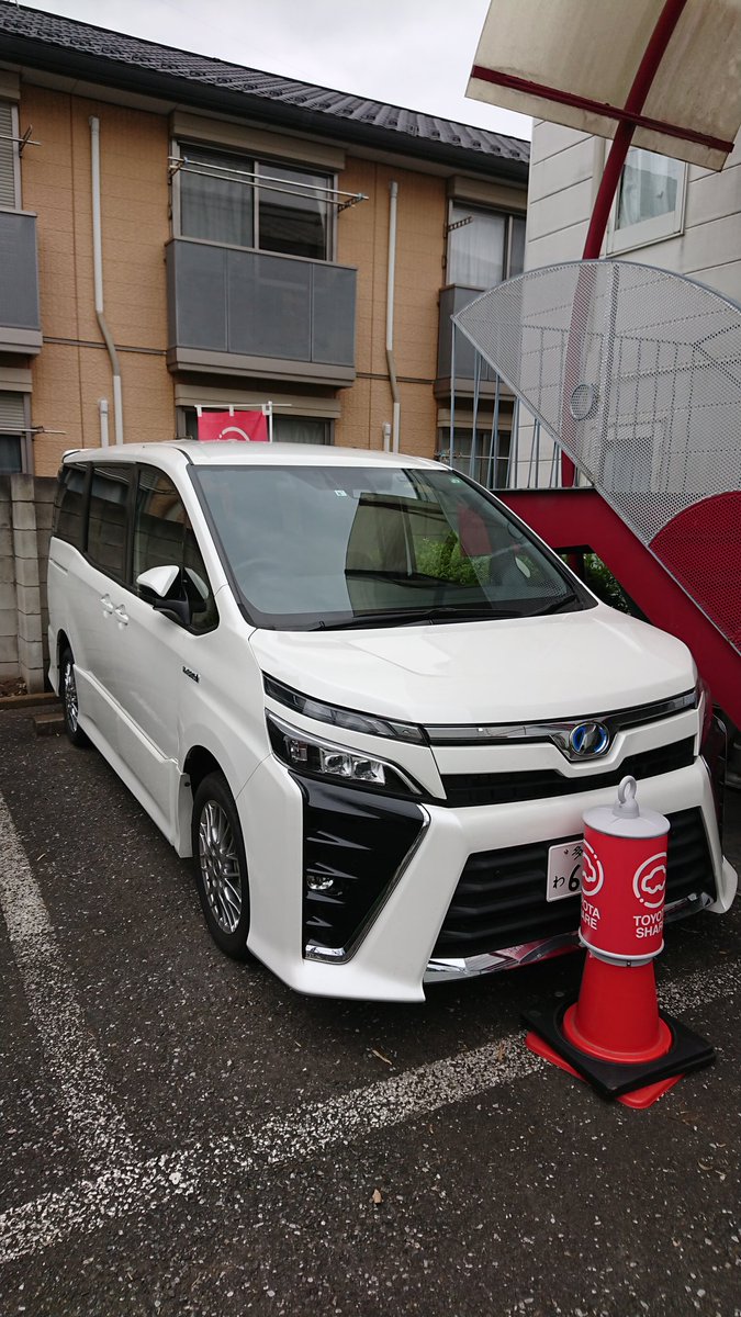 Seichan 今日はヴォクシーハイブリッドを借りた ハイブリッドなだけあって燃費は良かった ほぼ毎週ミニバン 借りてるからそろそろ中古のミニバン買った方がいい説ある 無い