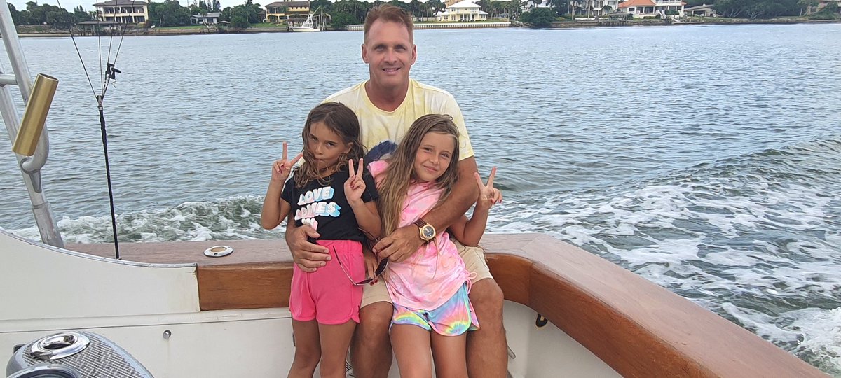 JasonChennault's tweet photo. Out on the water for Olivia's 6th birthday. Been a great weekend shopping, baking, cruising #buddydavis So blessed to spend time with family while trying to overcome free agent status #saltlife https://t.co/qzmmZ6LxRe