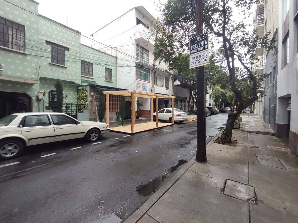 Cmontiel33's tweet photo. @GobCDMX @AlcCuauhtemocMx @Claudiashein me estás diciendo que si me paso 5 min en el pago de del parquimetro me multas y me pones la araña pero si soy un restaurante puedo construir en la calle y apropiarme de ella? Esto es Rio Ebro 89 restaurante Rokai https://t.co/vWbH1a2Yie