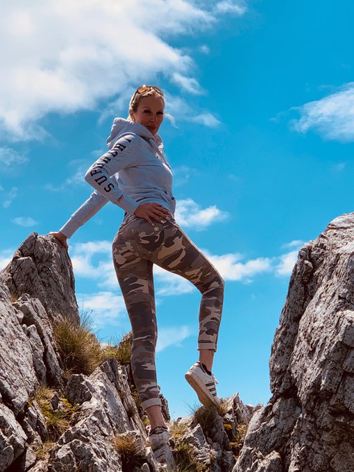 Euch allen einen sch&ouml;nen Sonntag😚 Hoffe ihr habt Spa&szlig; bei diesem tollen Wetter.  #camangel #maviepearl<a href="/tag/sexy"class="tags"><span>#sexy</span></a><a href="/tag/porn"class="tags"><span>#porn</span></a><a href="/tag/nude"class="tags"><span>#nude</span></a><a href="/tag/camgirl"class="tags"><span>#camgirl</span></a><a href="/tag/camangel"class="tags"><span>#camangel</span></a><a href="/tag/onlyfans"class="tags"><span>#onlyfans</span></a>