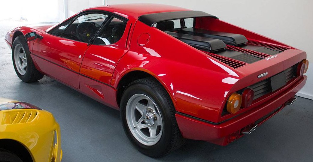 UltimativCars's tweet photo. A new day, a new (used) car [n°1]

The #Ferrari 512 #BBi (1981-84; 1.007 units), which successor was the Testarossa, had 1 remarkable detail:
though the "BB" stood for "Berlinetta BOXER", the 512 NEVER had a real Boxer-engine, but a 180°-V12.
Anyway: this 1984 BBi is now on sale. https://t.co/KCyBT0mIvG