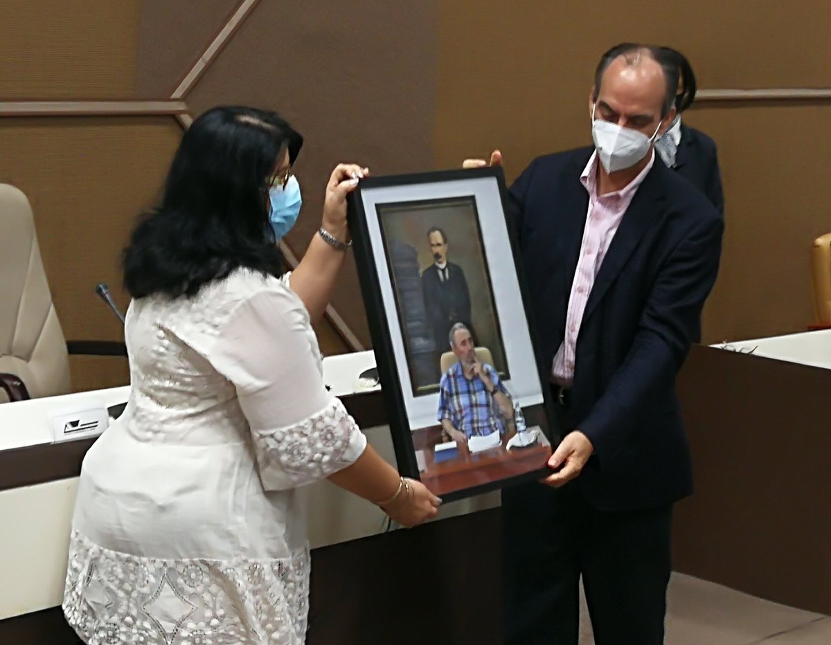 RPolancoF's tweet photo. En emotiva ceremonia, reconocimos labor de la Asociación Cubana de Comunicadores Sociales en su #30Aniversario.

Premiado el talento, la profesionalidad y el compromiso de instituciones y creadores para comunicar la obra de la Revolución.

#ACCS https://t.co/iXmqQwJx86