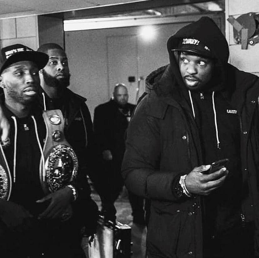 PesterSuperstar's tweet image. Link up with my boxing family pending... ⏰
And you know when we link up it's a problem 😎 bros dem ✊🏿
#boxingteam #boxingfamily #closeones #catchingjokes