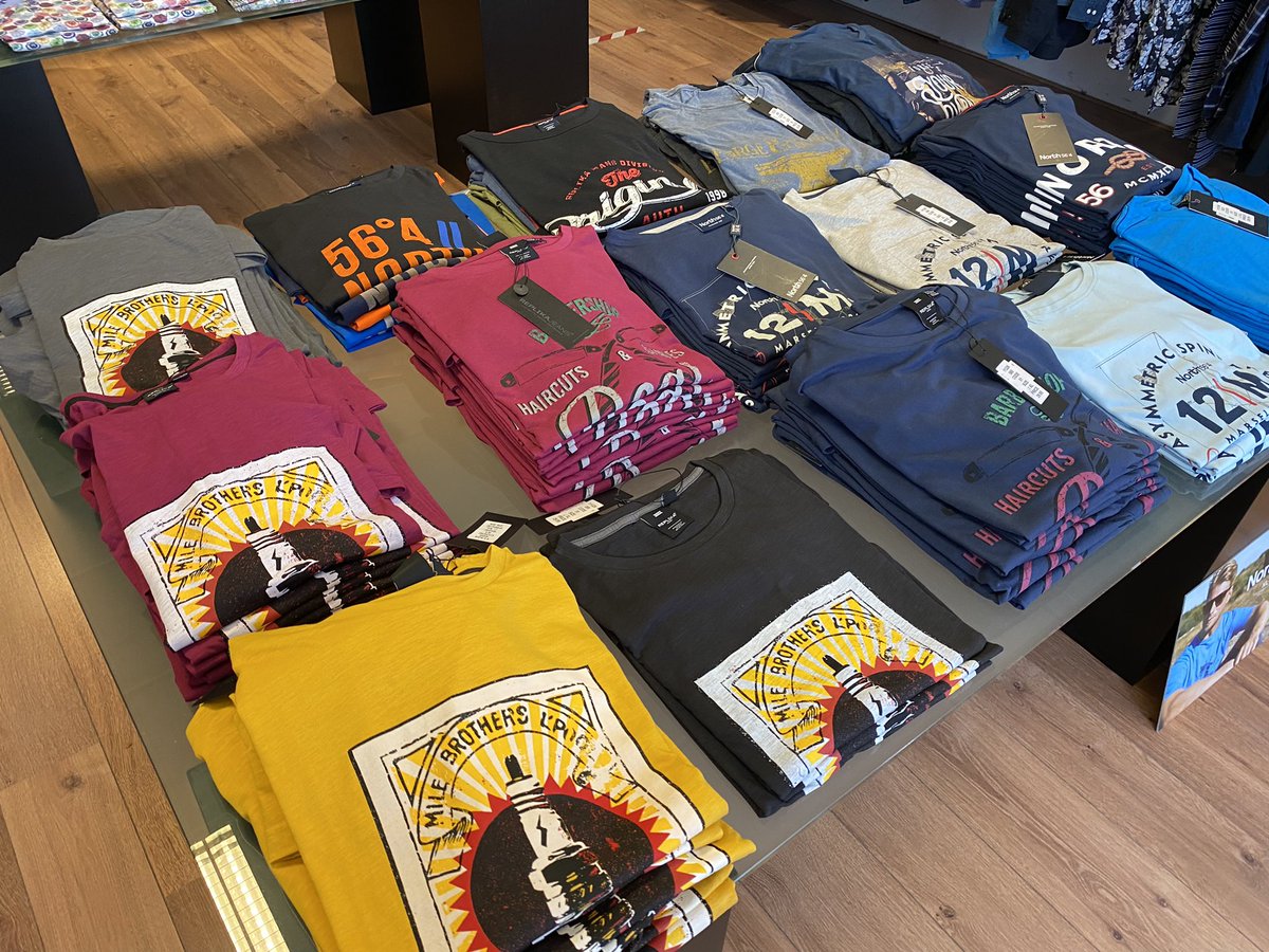 RolandTameling's tweet photo. Mocht je je afvragen: hoe komt die #Tameling toch aan zijn onweerstaanbare garderobe?😉
#Allsize in #Amersfoort. Topkleding voor de riante man, tophulp van Freek en/of Hans en een topsfeer. No #spon, gewoon fan. #GroteMannen #GroteMaten #Replika #North564 #HUGEcarguy https://t.co/NRA4NLJeft
